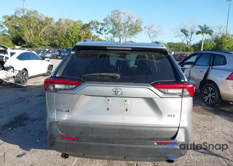 2023 Toyota Rav4 Xle z USA, uszkodzony, nr VIN 2T3W1RFV3PC235871